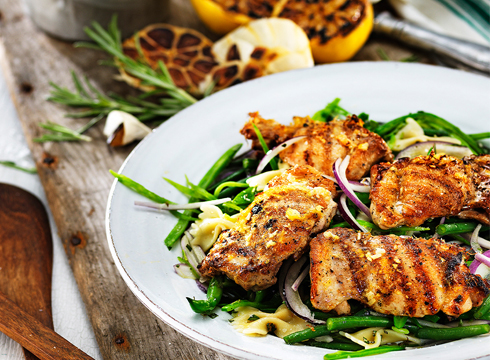 Citrongrillad kycklinglårfilé med pastasallad och färska bönor [Kronfågel]