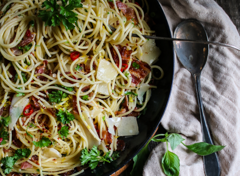Spagetti med bacon, parmesan och chili [HK Scan]